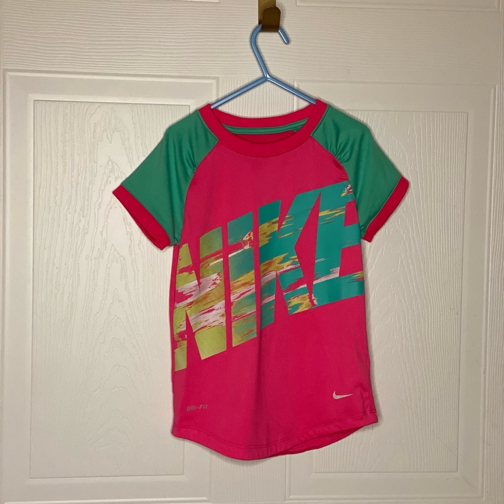 Girls size 6 Dri-fit Nike top.